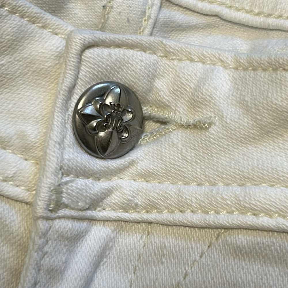 Woman’s Miss Me white distressed, signature capris - size 30 - Picture 9 of 16